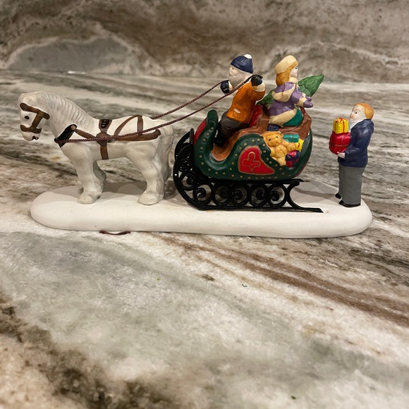 Lemax Village Collection Porcelain Loading The Gifts Porcelain Carriage W Kids - Picture 2 of 10